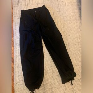 Black, baggy mid waisted parachute cargo pants - ADJUSTABLE AND CUTE